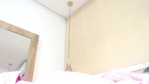 Snapshot of sneakyy_fantasy chatting on 01.04.25 Hellen online show from 01.04.25