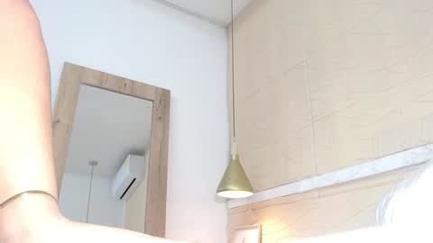 Snapshot of sneakyy_fantasy chatting on 01.14.25 Hellen online show from 01.14.25