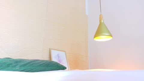 Snapshot of sneakyy_fantasy chatting on 02.19.25 Hellen online show from 02.19.25