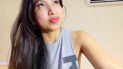 Snapshot of sneakyy_fantasy chatting on 03.08.25 Hellen online show from 03.08.25