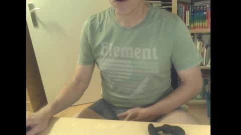 Snapshot of sneaxfreund chatting on 03.02.25 sneaxfreund online show from 03.02.25