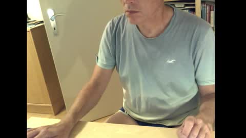 Snapshot of sneaxfreund chatting on 10.12.25 sneaxfreund online show from 10.12.25