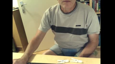 Snapshot of sneaxfreund chatting on 10.16.25 sneaxfreund online show from 10.16.25