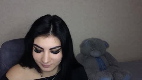 Snapshot of snickertail chatting on 12.02.25 Olivia online show from 12.02.25