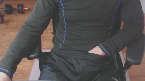 Snapshot of snooze85 chatting on 01.05.25 Cbt-Slave online show from 01.05.25