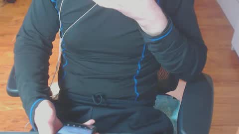 Snapshot of snooze85 chatting on 01.09.25 Cbt-Slave online show from 01.09.25