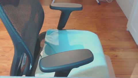 Snapshot of snooze85 chatting on 09.27.25 Cbt-Slave online show from 09.27.25