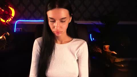 snow_whiteeex online show from 09.12.25