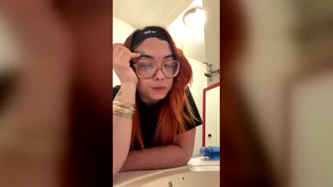 Snapshot of snowbunnyxoxo233 chatting on 03.26.26 snowbunnyxoxo233 online show from 03.26.26