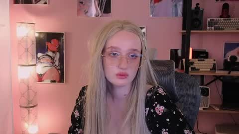 Snapshot of snowflakeskitty chatting on 06.03.26 Ellie online show from 06.03.26
