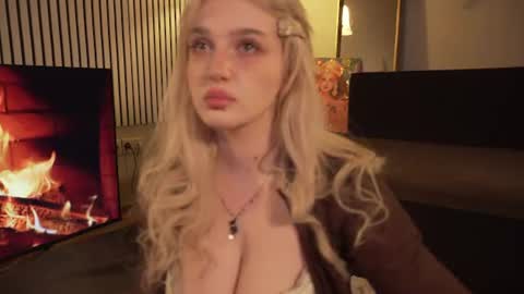 Snapshot of snowflakeskitty chatting on 07.16.26 Ellie online show from 07.16.26