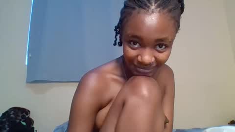 Snapshot of snowie_eyes chatting on 11.08.25 Snowie eyes online show from 11.08.25