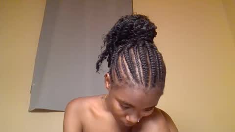 Snapshot of snowie_eyes chatting on 11.19.25 Snowie eyes online show from 11.19.25