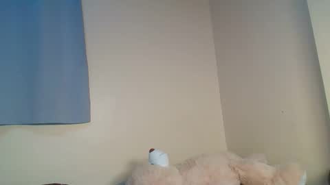 Snapshot of snowie_eyes chatting on 12.17.25 Snowie eyes online show from 12.17.25