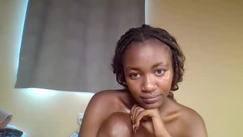 Snapshot of snowie_eyes chatting on 01.10.26 Snowie eyes online show from 01.10.26