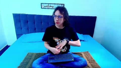 Snapshot of snowyx_ chatting on 09.26.25 Snowyx online show from 09.26.25