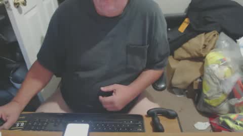 Snapshot of snwplwdrvr chatting on 09.20.25 snwplwdrvr online show from 09.20.25