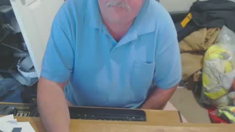 Snapshot of snwplwdrvr chatting on 10.04.25 snwplwdrvr online show from 10.04.25