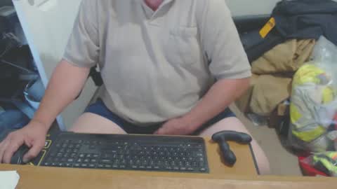 Snapshot of snwplwdrvr chatting on 10.08.25 snwplwdrvr online show from 10.08.25