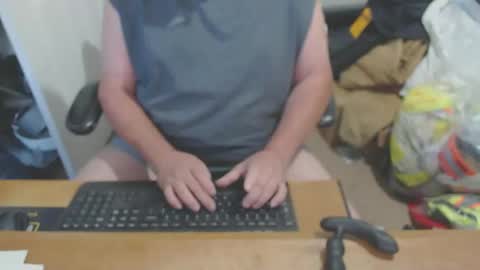 Snapshot of snwplwdrvr chatting on 10.26.25 snwplwdrvr online show from 10.26.25