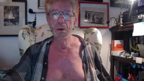 Snapshot of so_erotic_sub chatting on 11.17.25 ImYourBitch online show from 11.17.25