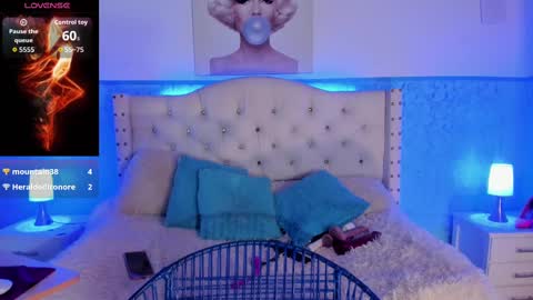 Snapshot of sobigcurvy44 chatting on 10.02.25 leidy online show from 10.02.25