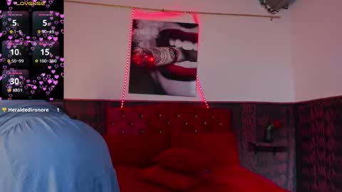 Snapshot of sobigcurvy44 chatting on 12.16.25 leidy online show from 12.16.25