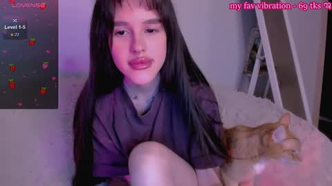  lady sofi green   online show from 01.05.25