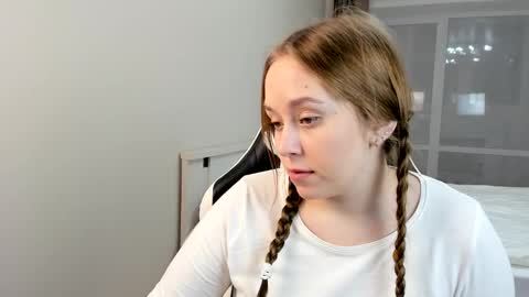 Snapshot of sofaris chatting on 12.20.24 Sophy online show from 12.20.24