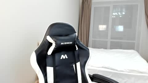 Snapshot of sofaris chatting on 12.21.24 Sophy online show from 12.21.24