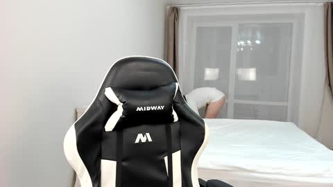 Snapshot of sofaris chatting on 12.22.24 Sophy online show from 12.22.24