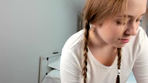 Snapshot of sofaris chatting on 12.22.24 Sophy online show from 12.22.24