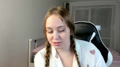 Snapshot of sofaris chatting on 12.27.24 Sophy online show from 12.27.24