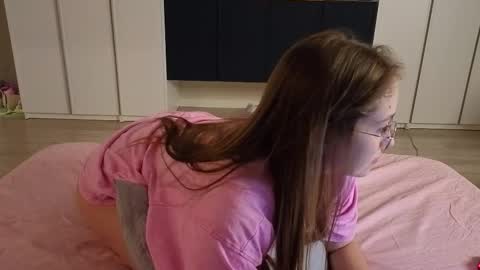 Snapshot of sofaris chatting on 11.15.25 Sophy online show from 11.15.25