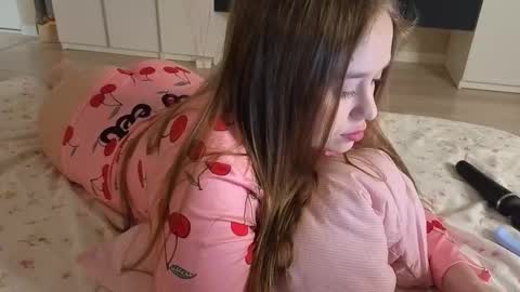 Snapshot of sofaris chatting on 02.13.26 Sophy online show from 02.13.26