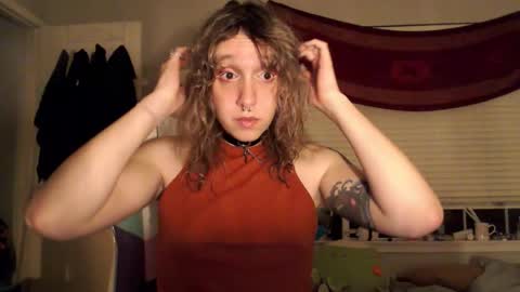 Snapshot of soffpurr chatting on 11.08.25 Lilytea online show from 11.08.25