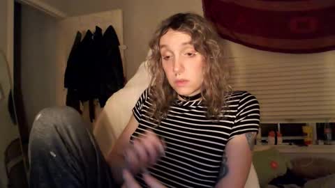 Snapshot of soffpurr chatting on 11.10.25 Lilytea online show from 11.10.25