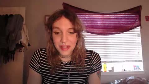 Snapshot of soffpurr chatting on 12.02.25 Lilytea online show from 12.02.25