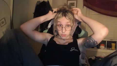 Snapshot of soffpurr chatting on 03.13.26 Lilytea online show from 03.13.26