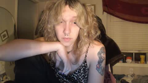 Snapshot of soffpurr chatting on 03.27.26 Lilytea online show from 03.27.26