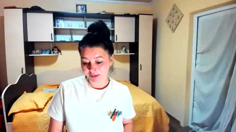 Snapshot of soffy_skye chatting on 05.26.26 Soffy online show from 05.26.26
