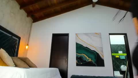 Snapshot of sofi_moreno chatting on 12.20.25 Sofi online show from 12.20.25