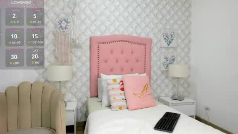 sofia_martinez9 online show from 04.27.26