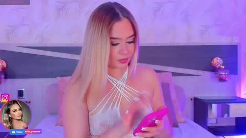 Snapshot of sofia_pamela_ chatting on 04.20.26 online show from 04.20.26