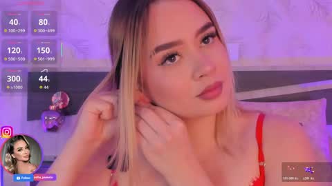 Snapshot of sofia_pamela_ chatting on 04.22.26 online show from 04.22.26