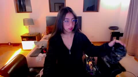 Snapshot of sofia_vanner chatting on 12.16.24 SOFIA online show from 12.16.24