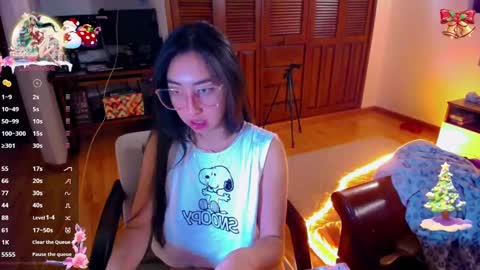 Snapshot of sofia_vanner chatting on 12.17.24 SOFIA online show from 12.17.24