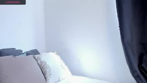 sofiaalarson online show from 04.14.26