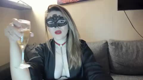 Snapshot of sofiabells chatting on 12.28.24 SofiaBells online show from 12.28.24