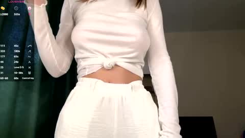 Snapshot of sofiabruno chatting on 05.22.26 Hi My name is Sofia Welcome to my room Please thumbs up - its important online show from 05.22.26